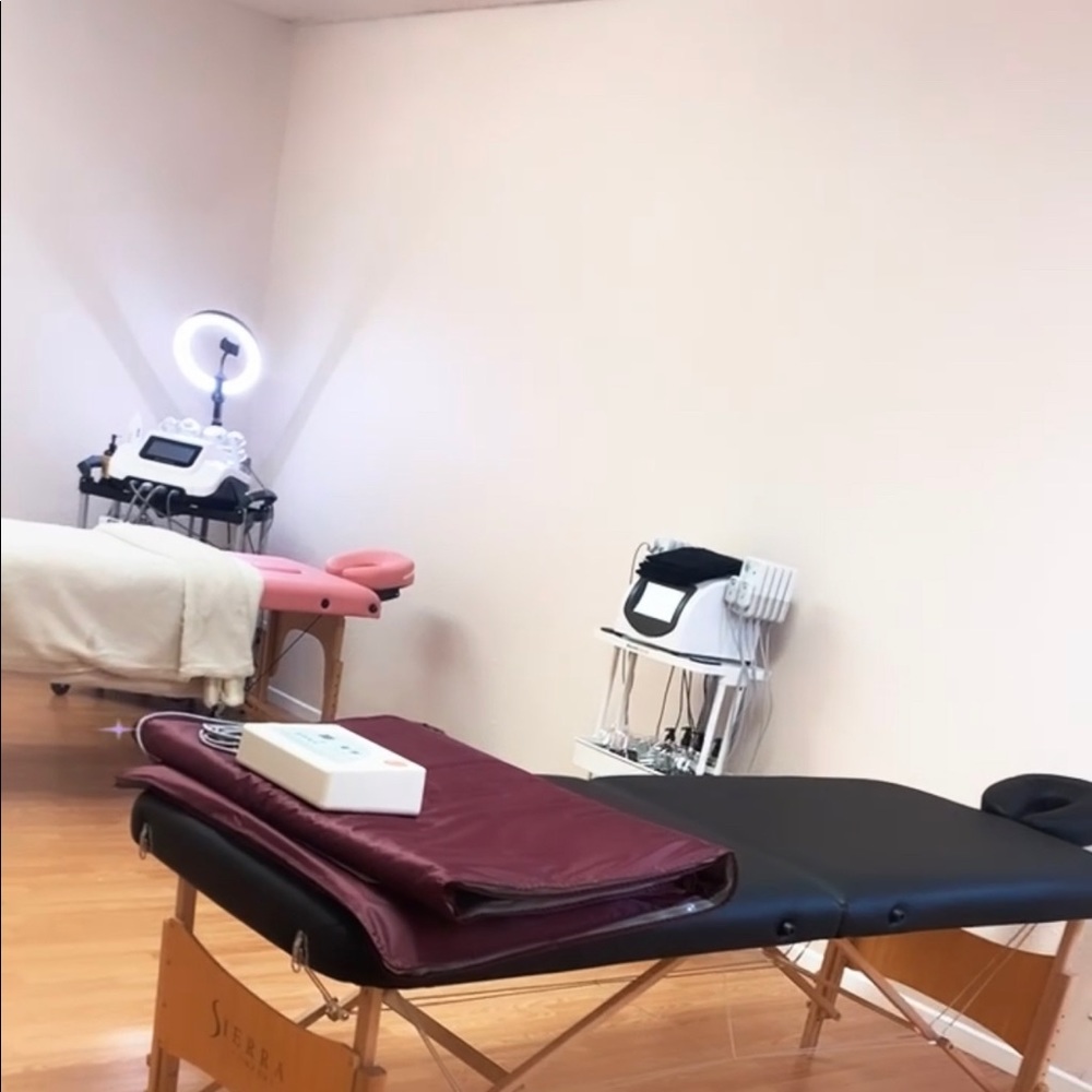 Beauty and Physique Body Contour Studio. Located in Apple valley ca.